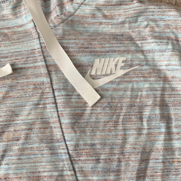 Nike pullover - Picture 2 of 3